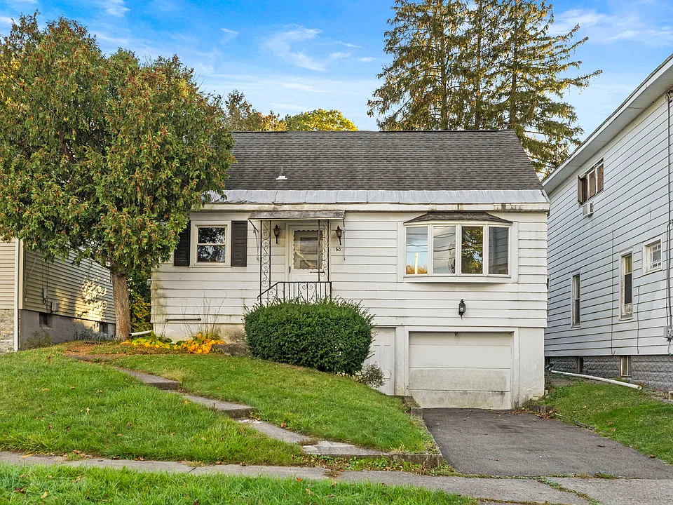 60 Leslie Ave