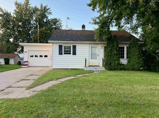 220 3rd St, Manawa, WI 54949