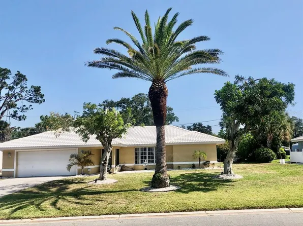 201 Chardin Dr, Nokomis, FL 34275