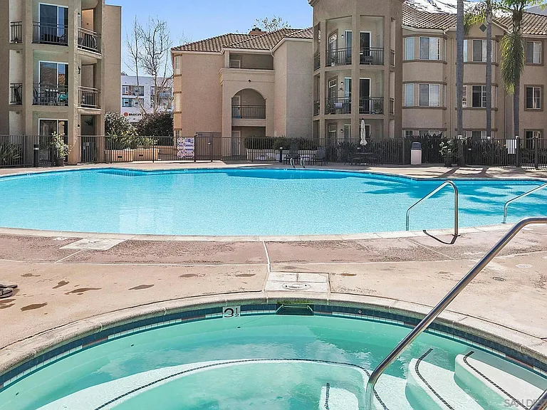 580 Camino De La Reina — Photo 6