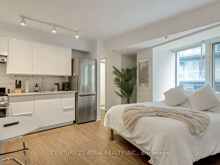 210 Victoria St #807 — Photo 7