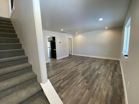 2nd image of 889 Iona St