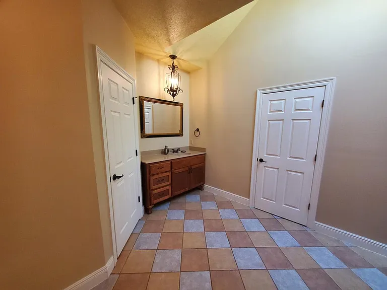 571 Rodeo Dr — Photo 17