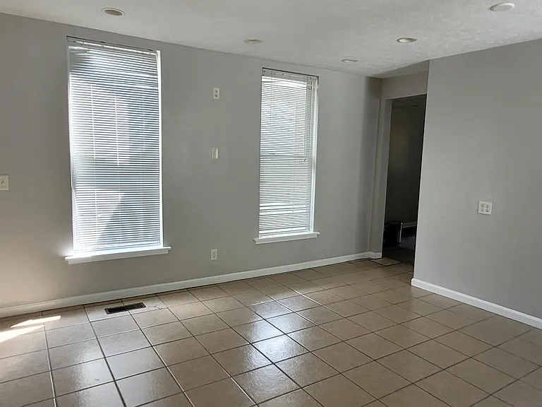 2310 W Broadway #1 — Photo 10