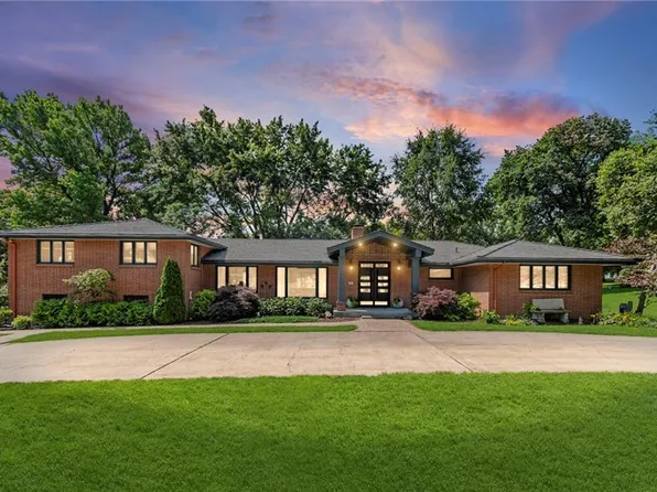 425 S Woodland Dr, Kansas City, MO 64118