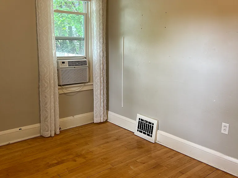992 Randolph Ave — Photo 8