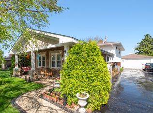 7437 Garden Ln, Justice, IL 60458