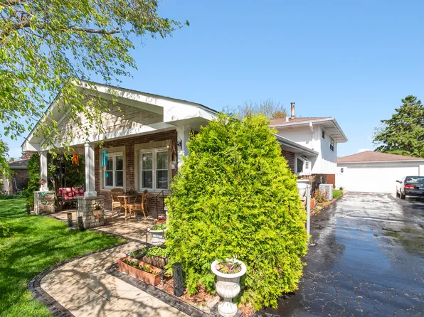 7437 Garden Ln, Justice, IL 60458