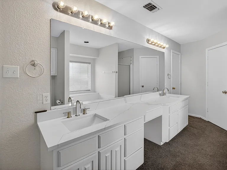 1009 McCoy Dr — Photo 23