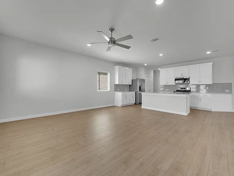 305 Millwood Ln — Photo 12