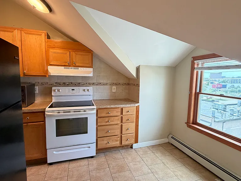 211 Chelsea St #7 — Photo 9
