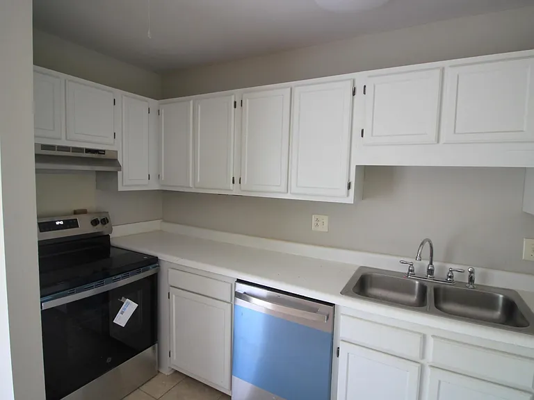 2833 Seclusion Ct #D — Photo 7