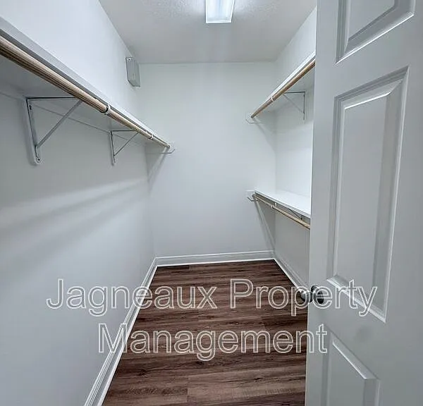 2137 La Cache Dr — Photo 8