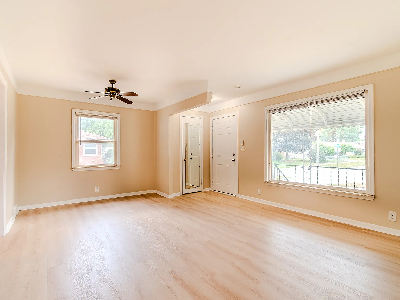 3 bed, 1808 sqft, $1,999 — Photo 3