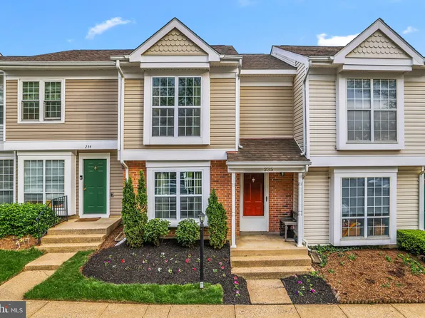 235 Coventry Sq, Sterling, VA 20164