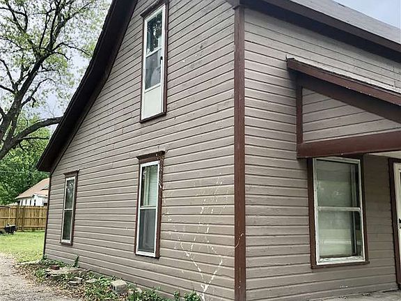 2nd image of 814 S 3rd St