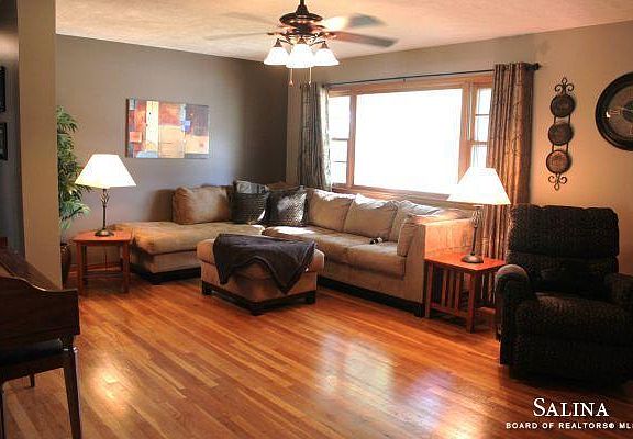 2nd image of 2163 Edward St