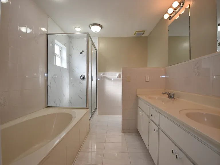 15209 SW 51st St — Photo 6