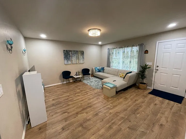 9503 Hancock Ave SE — Photo 8