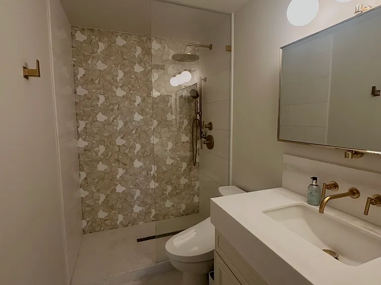 123 E 2nd Ave #4 — Photo 3