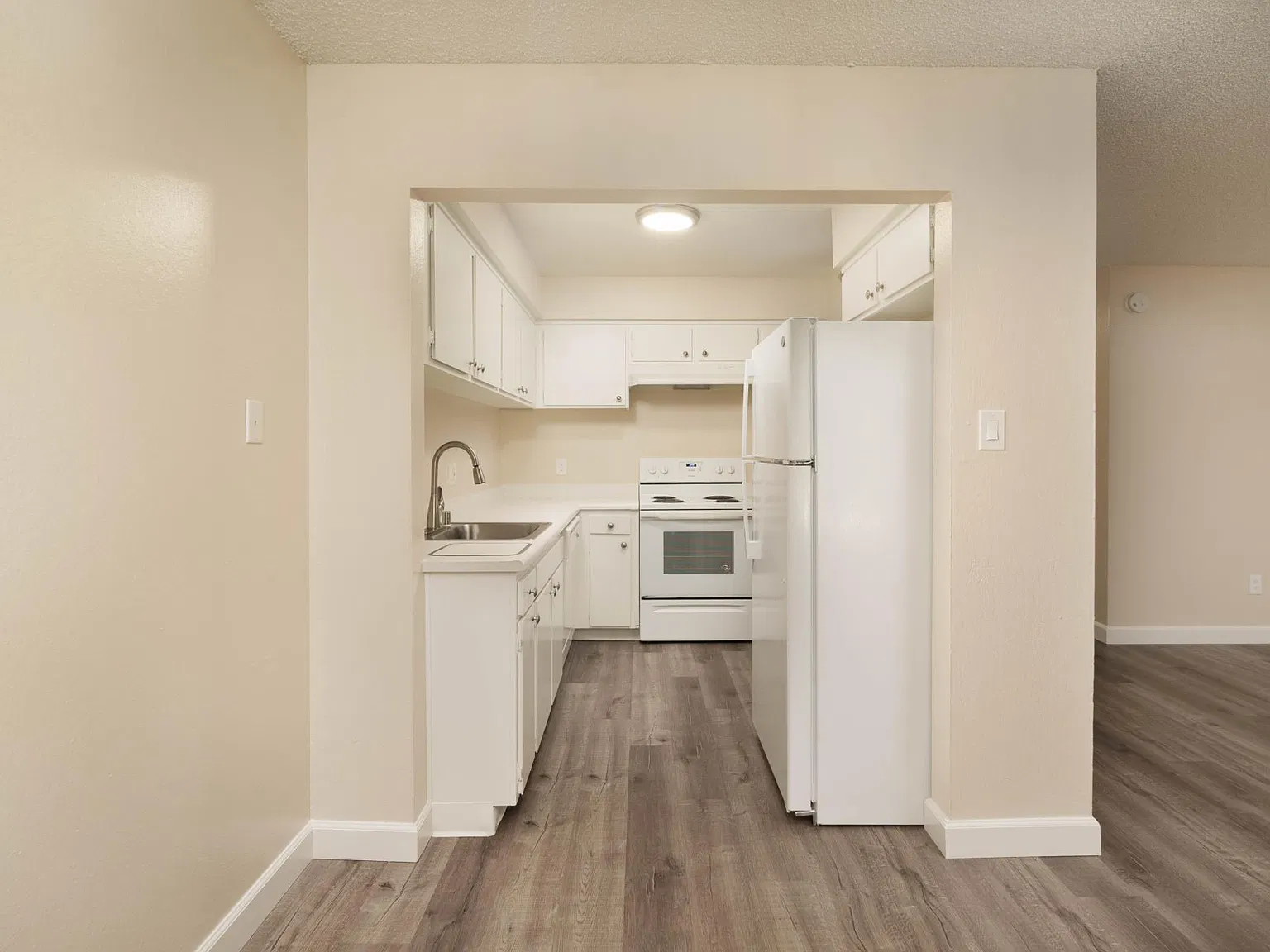 2 bed, 900 sqft, $1,595 — Photo 1