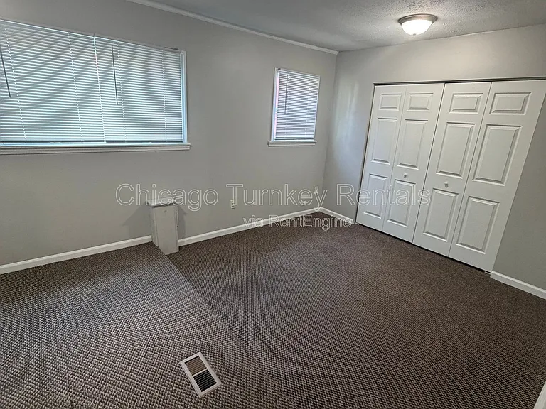 105 S Sycamore Ln — Photo 9