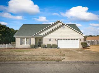 106 Nesting Ln, Raeford, NC 28376