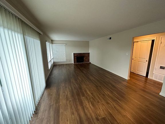 4th image of 3600 Crestmoor Dr APT 4