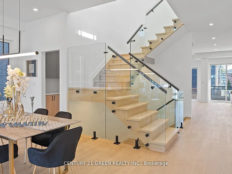 67 Bexhill Ave #MAIN 2ND FLOOR — Photo 6