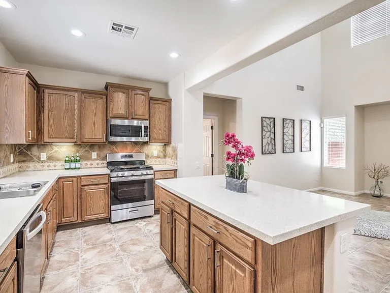 10517 Howling Coyote Ave — Photo 12
