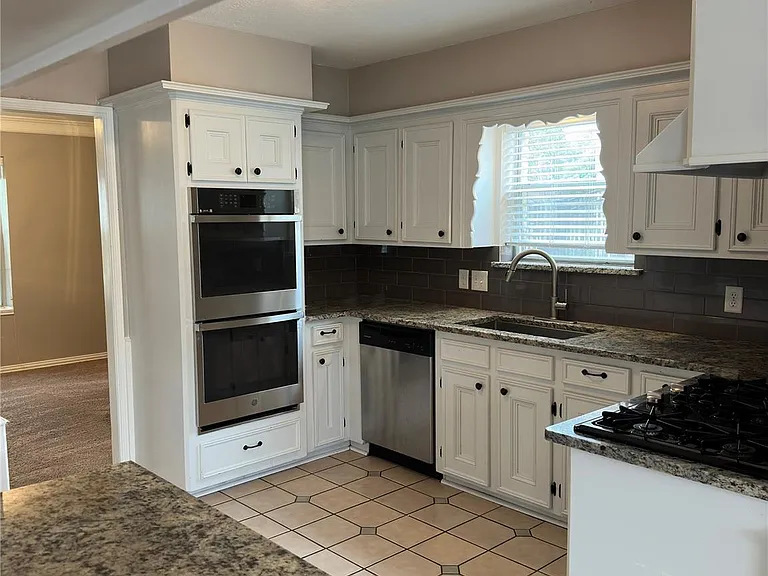 18015 Heaton Dr — Photo 4