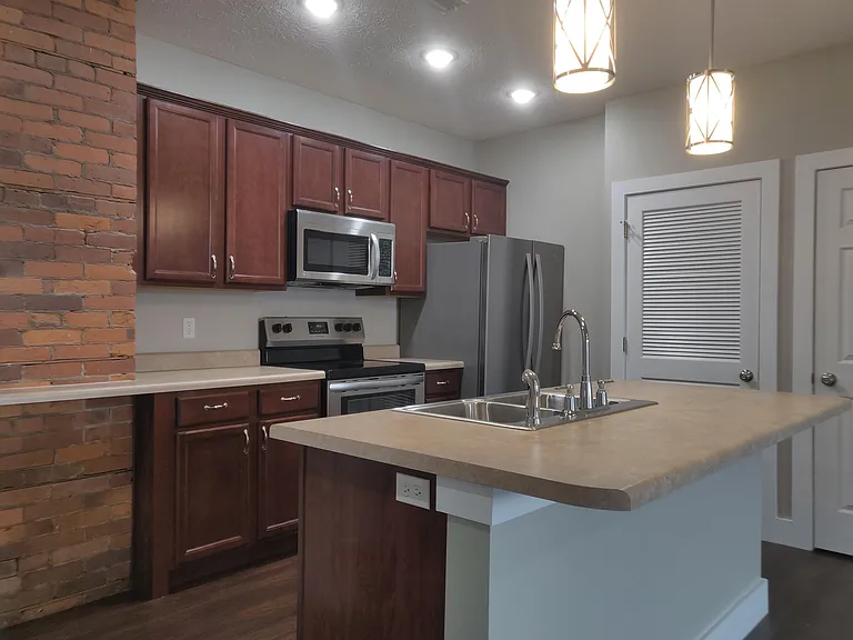 608 Columbia St — Photo 17