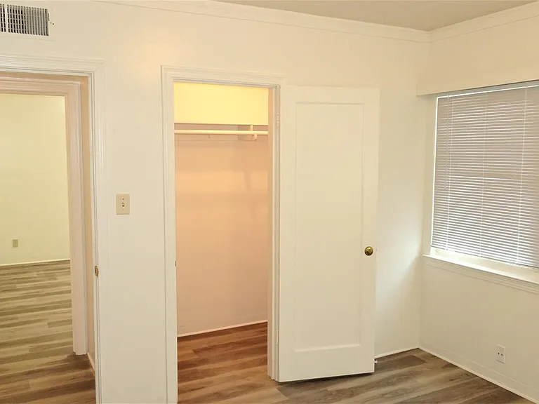516 W Hedges Ave — Photo 8