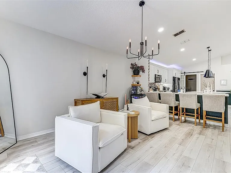 814 Brightview Dr — Photo 12