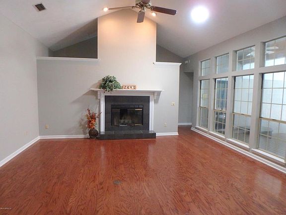3rd image of 2645 Belleshore Ct