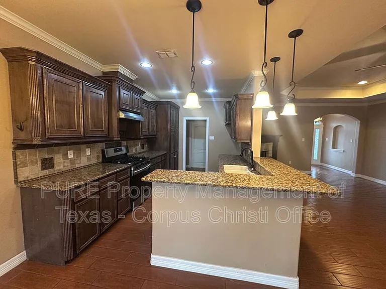 6902 Anastasia — Photo 10