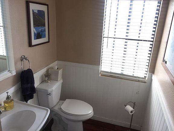 1/2 Bath