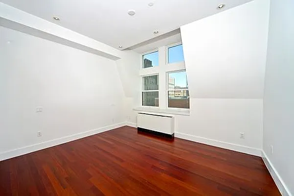 Rented by Bank Neary | media 17