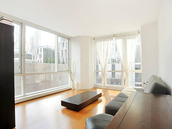 4th image of 200 Chambers St APT 4Q