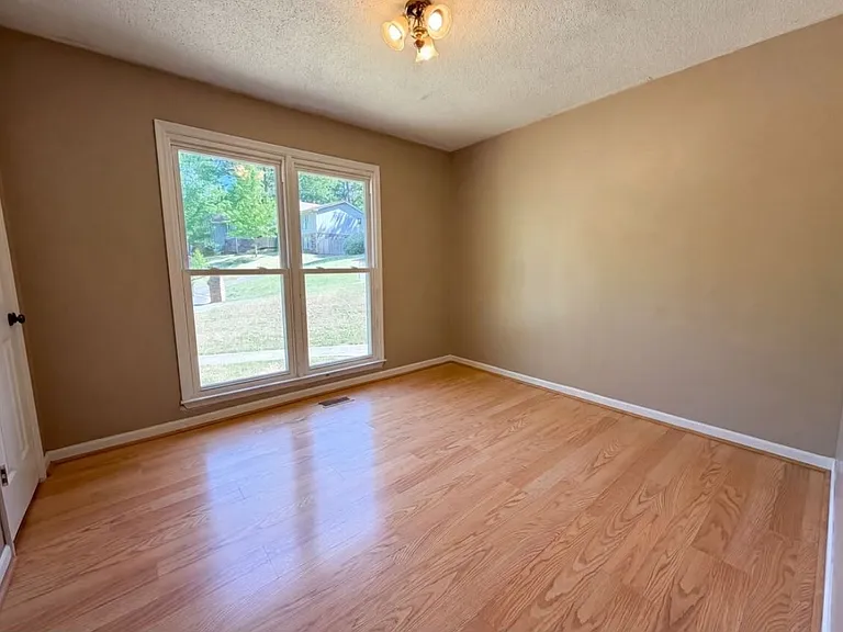 1106 Westridge Cir — Photo 6