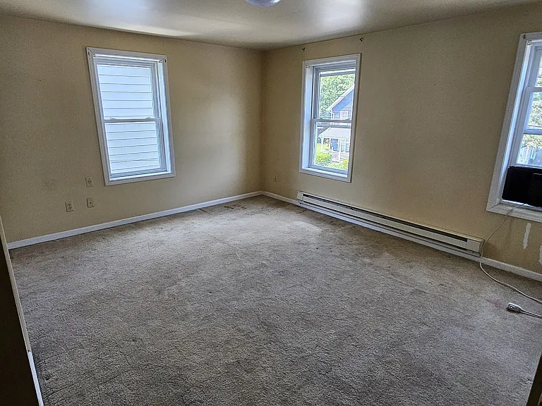 16 Sanford Ave — Photo 7