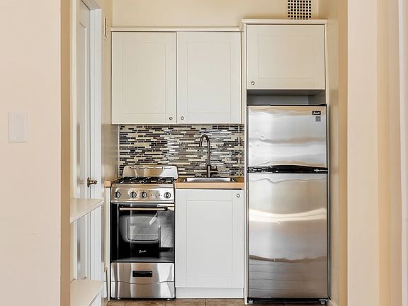 4th image of 133 W 75th St APT 4A