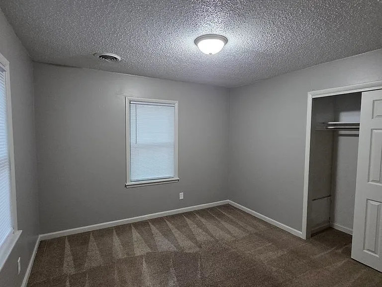 1739 S Glenn St — Photo 10
