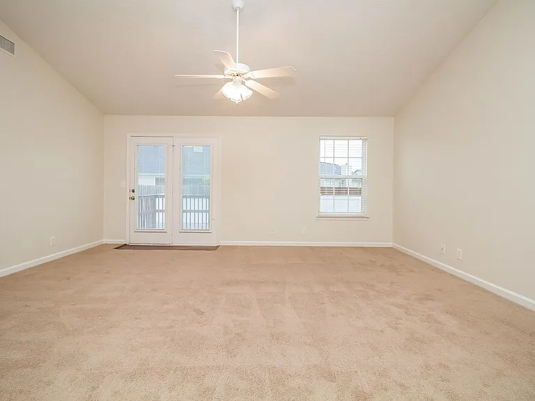 2116 Cason Trl — Photo 2