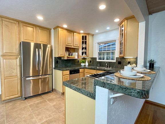 4th image of 311 Hillcrest Dr