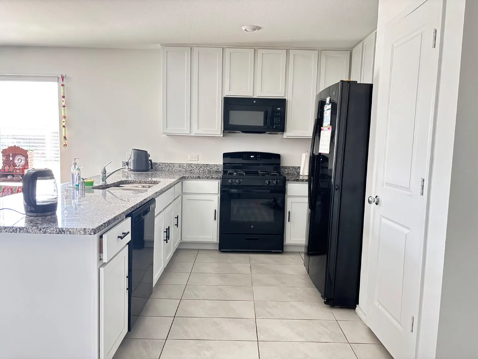 4 bed, 2.0 bath, 1499 sqft, $1,900 — Photo 4