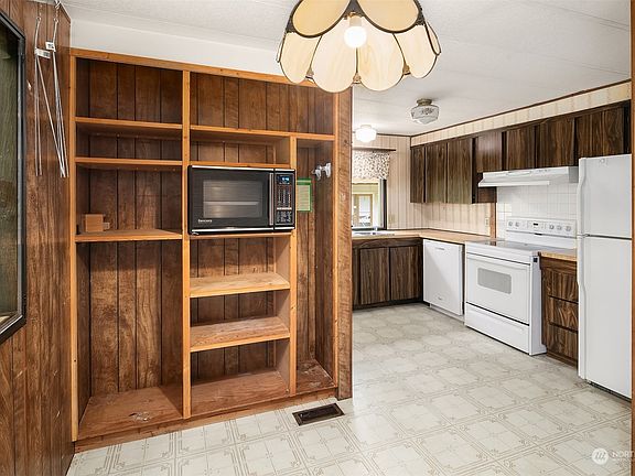 3rd image of 17401 462nd Avenue SE