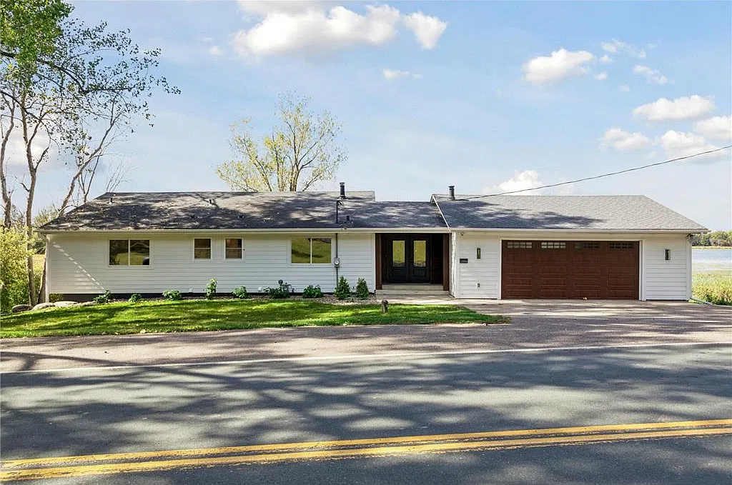 5 bed, 3400 sqft, $4,995 — Photo 2
