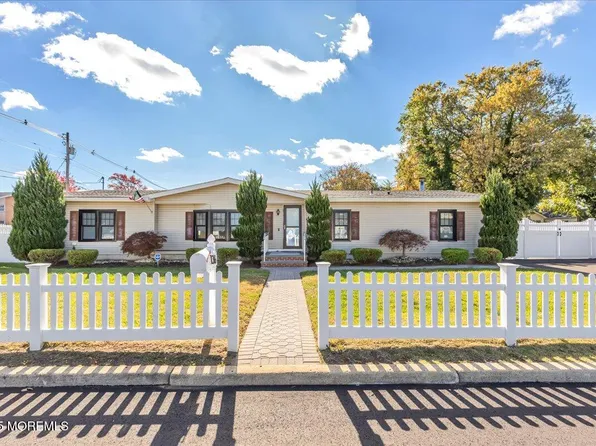 136 Sycamore Avenue, North Middletown, NJ 07748