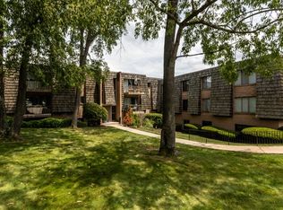 1325 Forest Green Dr, Coraopolis, PA 15108